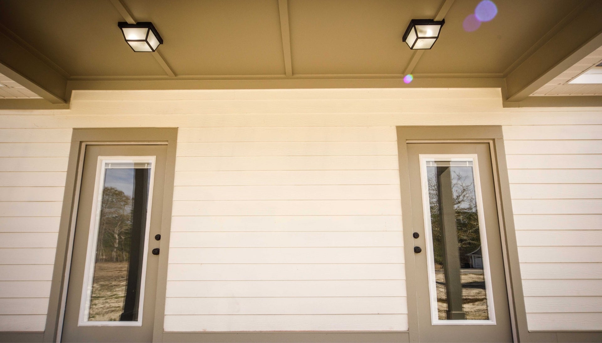 We offer siding services in Pensacola, Florida. Hardie plank siding installation in a front entry way.